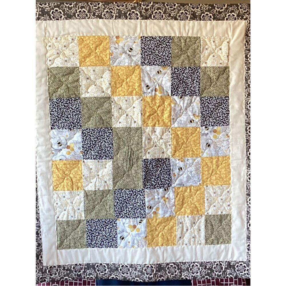 NWT. Hand Crafted Honey Bees Quilt